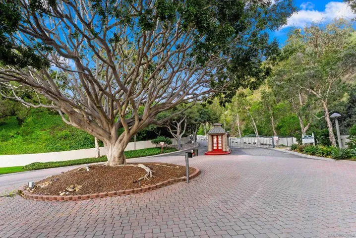 5208 Caminito Solitario, San Diego, California 92108
