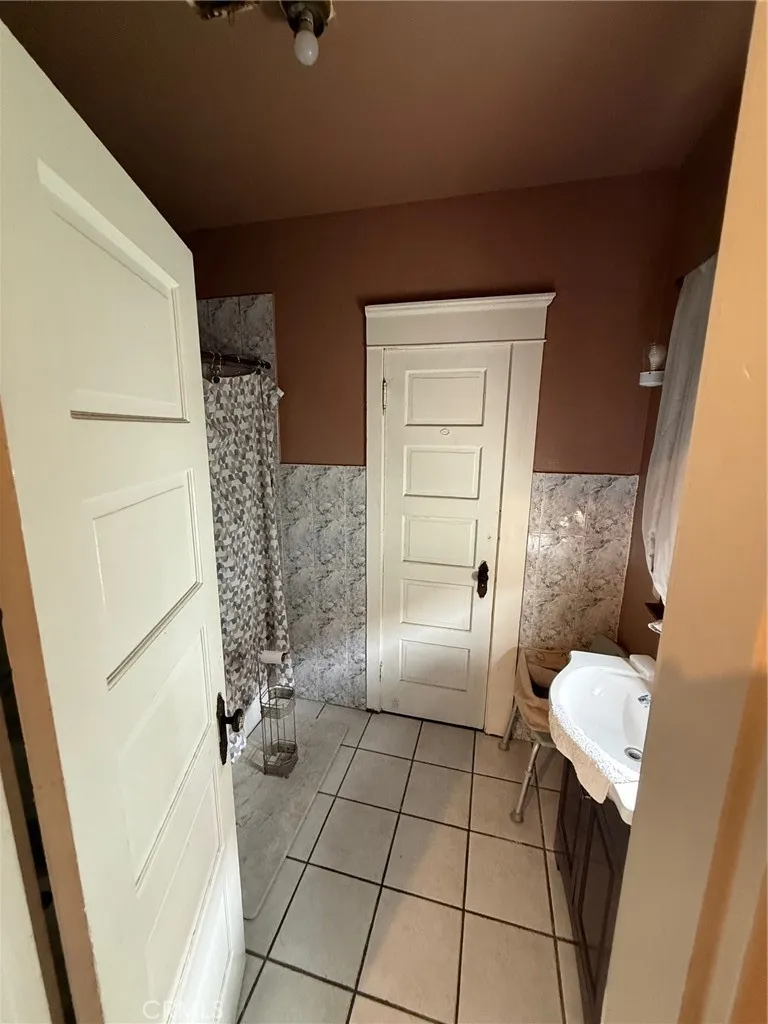 240 E Kingsley, Pomona, California 91767 home-pic-8