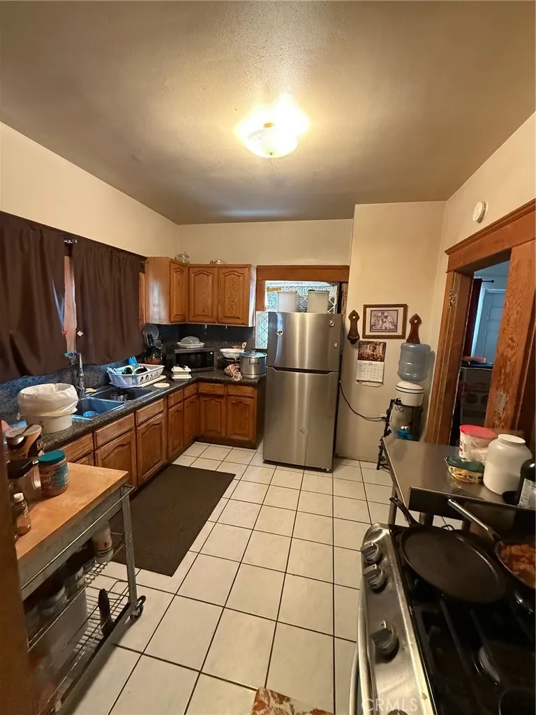 240 E Kingsley, Pomona, California 91767 home-pic-10