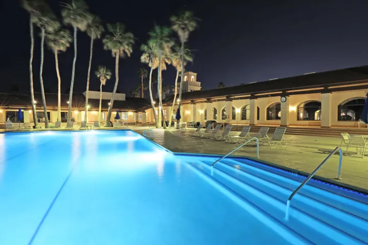 clubhouse1_pool