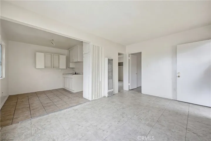 5914 S Hoover St Kitchen