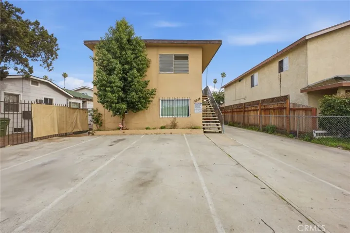 5914 S Hoover St Front