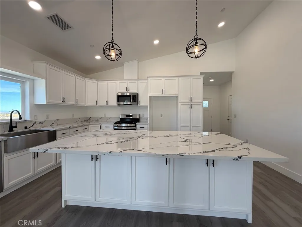 2115 Seville, Pinon Hills, California 92372 home-pic-18