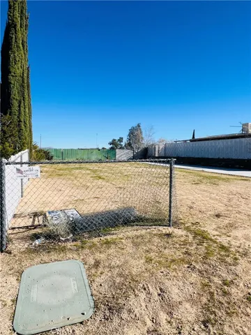 14005 Victoria, Victorville, California 92395