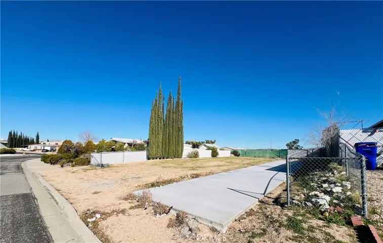 14005 Victoria, Victorville, California 92395