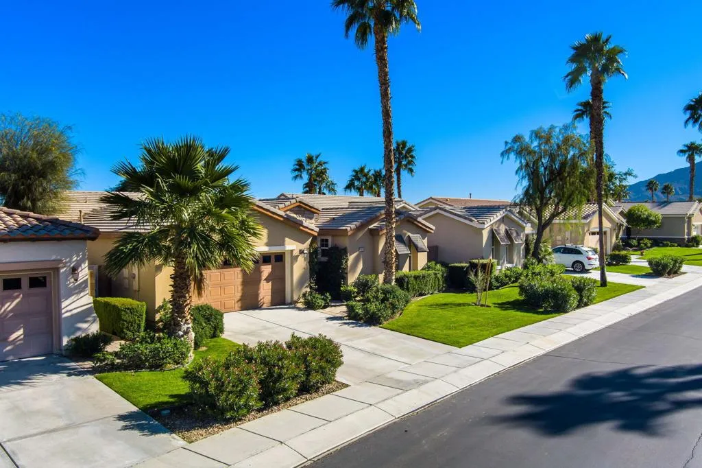 60856 Fire Barrel Drive, La Quinta, California 92253 home-pic-4