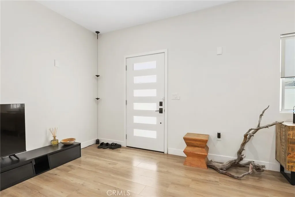 2129 N Pepper Street, Burbank, California 91505 home-pic-24