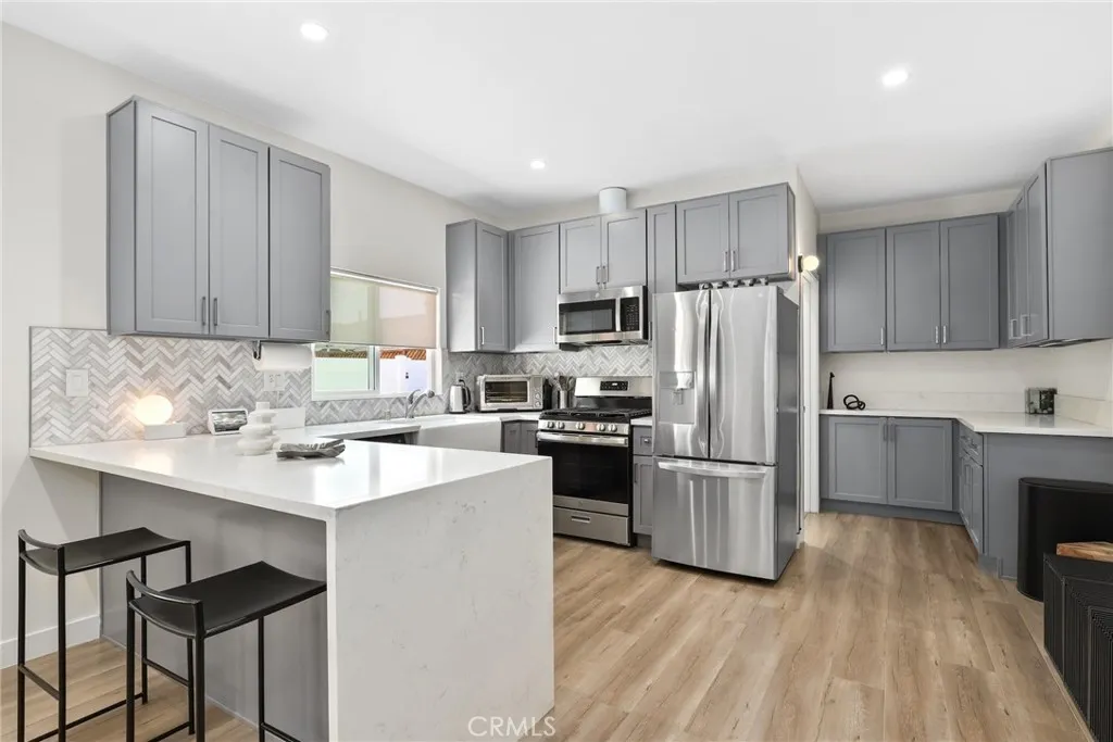 2129 N Pepper Street, Burbank, California 91505 home-pic-2