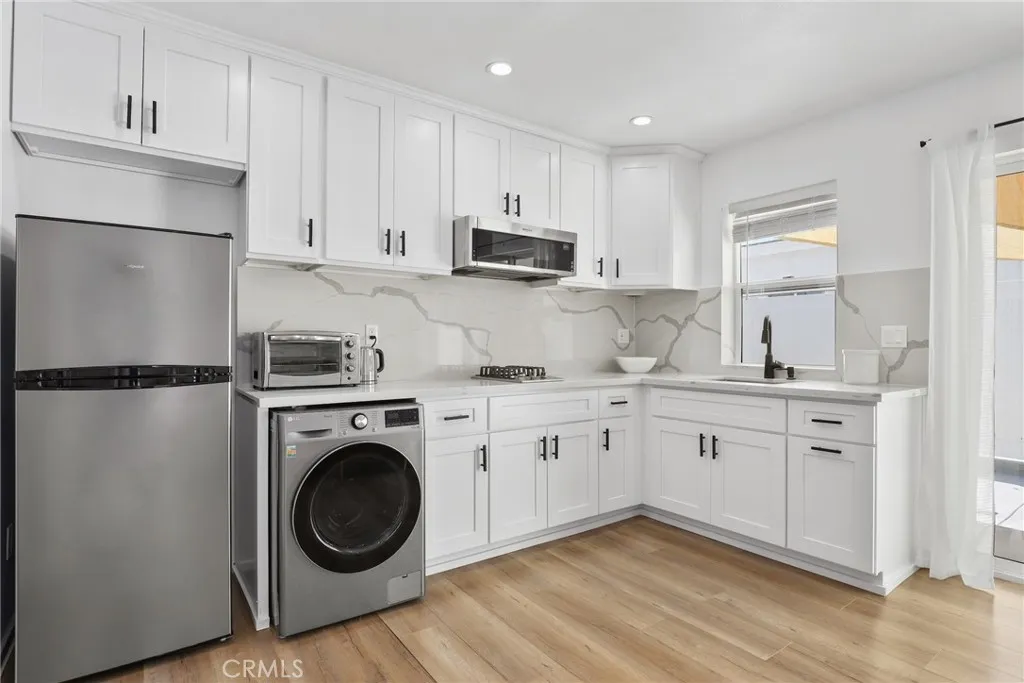 2129 N Pepper Street, Burbank, California 91505 home-pic-45