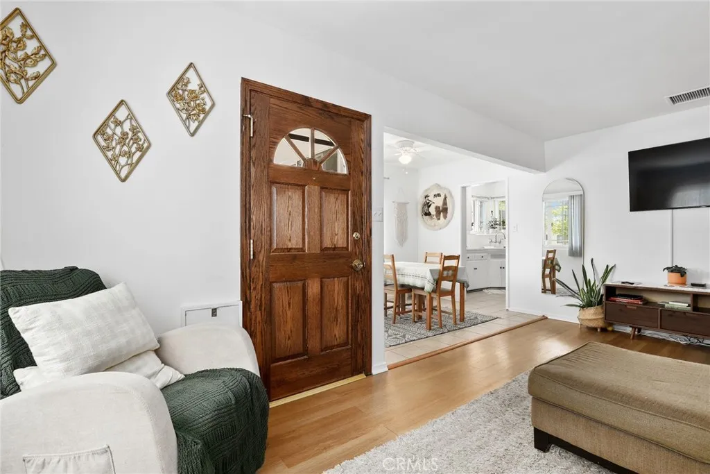 2129 N Pepper Street, Burbank, California 91505 home-pic-12