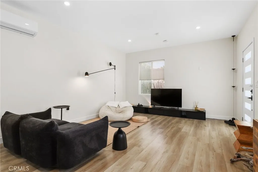 2129 N Pepper Street, Burbank, California 91505 home-pic-25