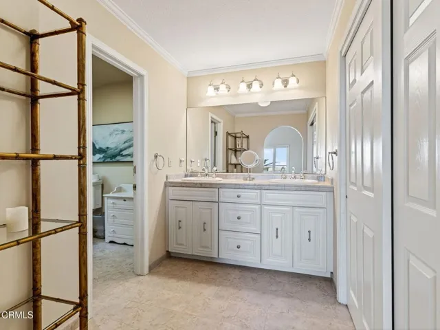 bath primary 35-web-or-mls-DSC02750