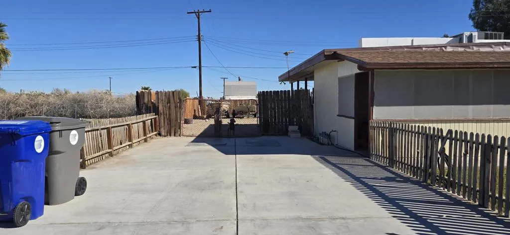 3428 Niland Avenue, Thermal, California 92274 home-pic-5