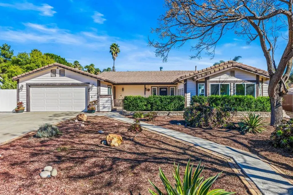 16319 Scarbery Rd, Ramona, California 92065 home-pic-1
