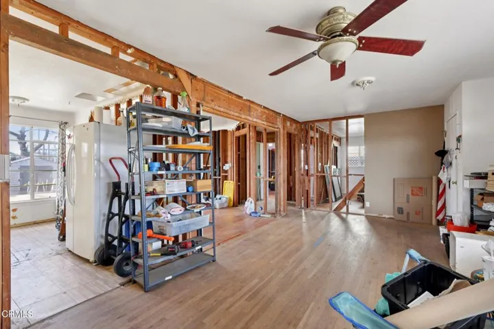 7-web-or-mls-Stanford Ave-S2701-007