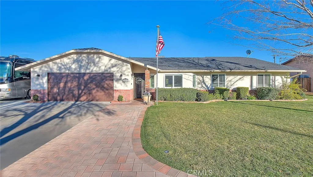 7821 Lyons, Hesperia, California 92345 home-pic-1
