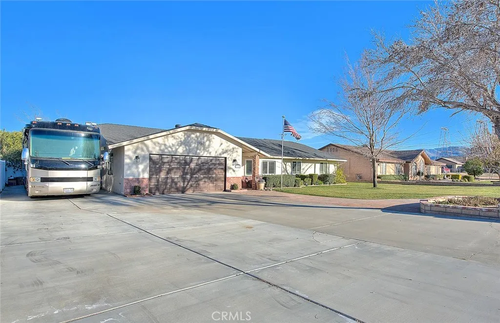 7821 Lyons, Hesperia, California 92345 home-pic-3