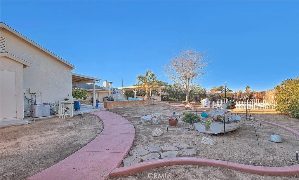 7821 Lyons, Hesperia, California 92345 home-pic-61