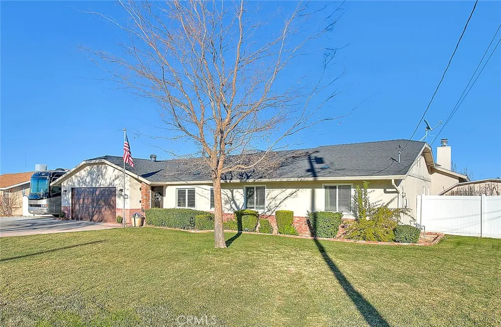 7821 Lyons, Hesperia, California 92345 home-pic-2