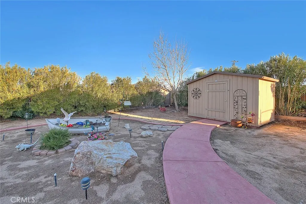 7821 Lyons, Hesperia, California 92345 home-pic-60