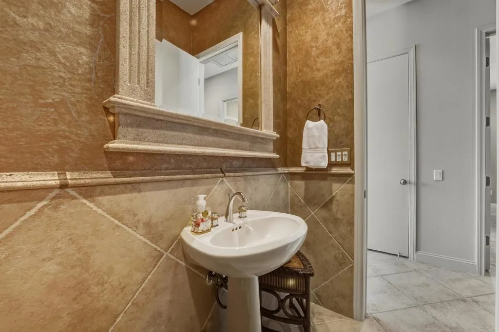 81675 Tiburon Drive, La Quinta, California 92253 home-pic-40