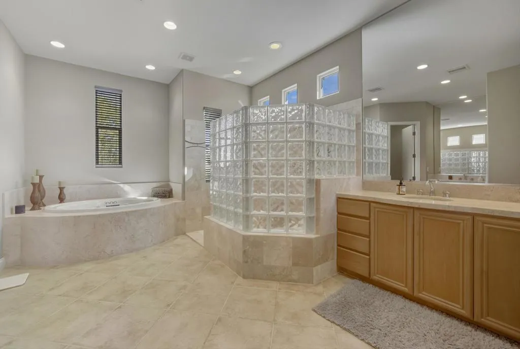 81675 Tiburon Drive, La Quinta, California 92253 home-pic-36