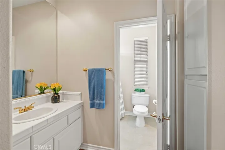 Upper Jack and Jill Bath