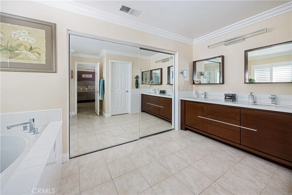 14 Sorenson, Irvine, California 92602 home-pic-19
