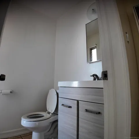 Half bath, Lower level