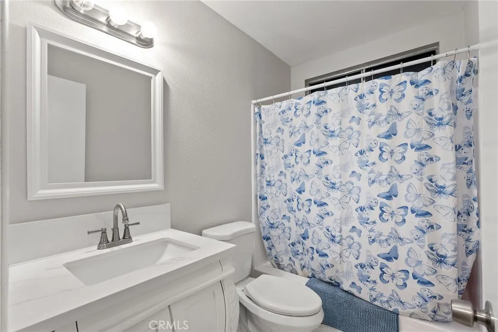 530 N Sycamore, Rialto, California 92376 home-pic-6