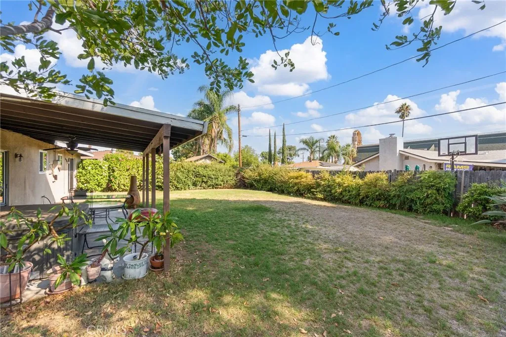 530 N Sycamore, Rialto, California 92376 home-pic-23