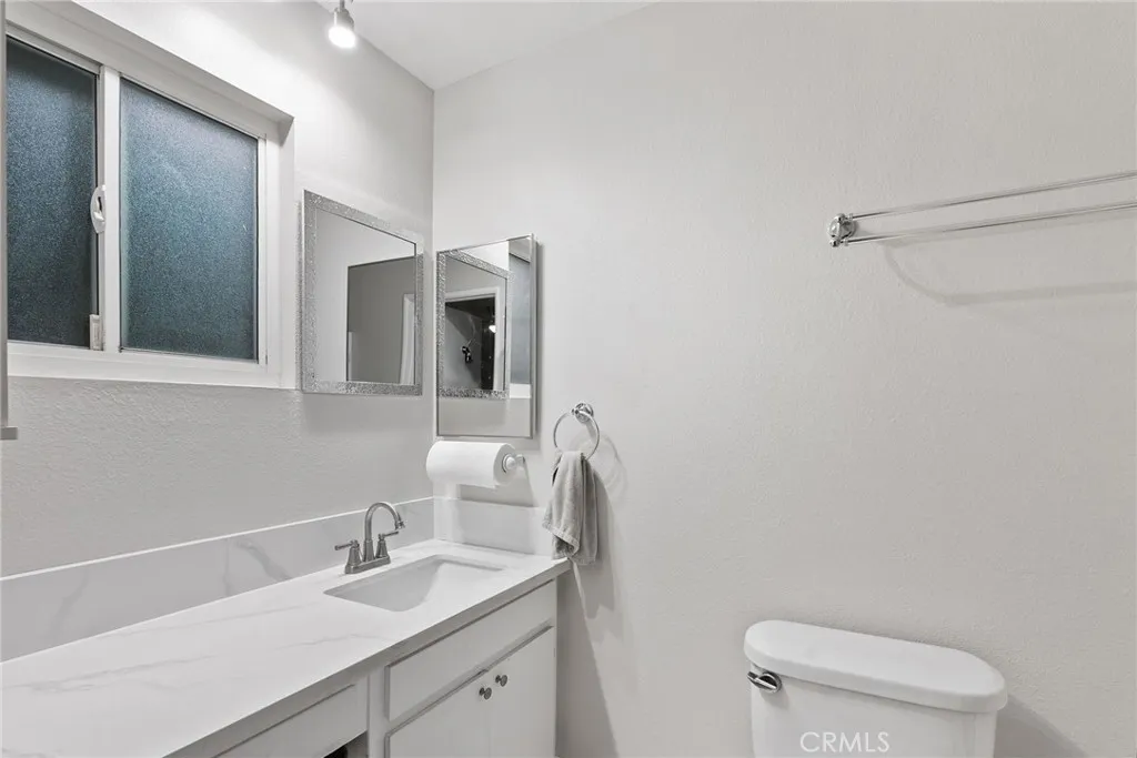 530 N Sycamore, Rialto, California 92376 home-pic-8