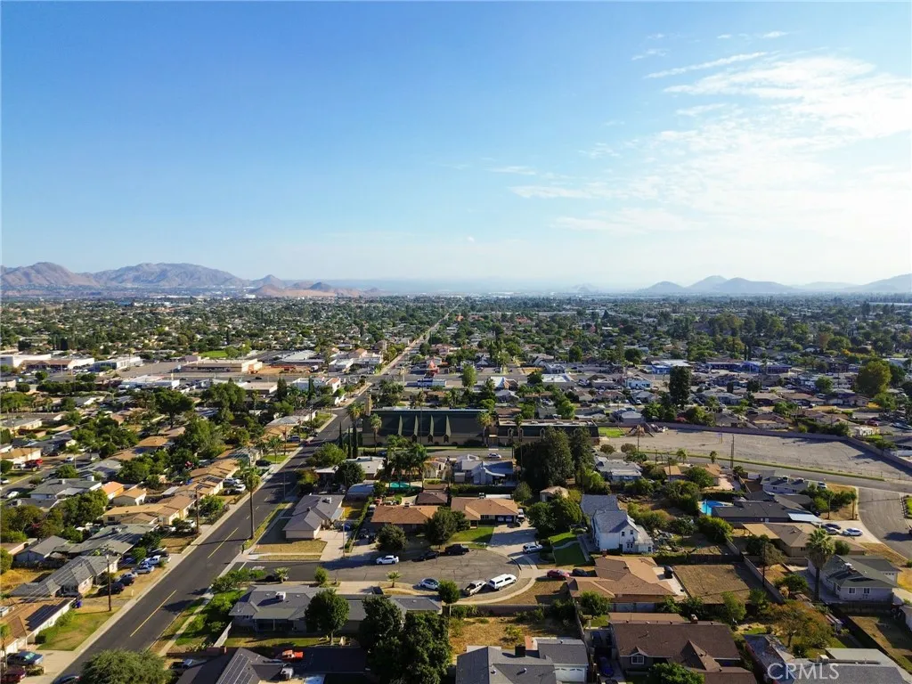 530 N Sycamore, Rialto, California 92376 home-pic-30