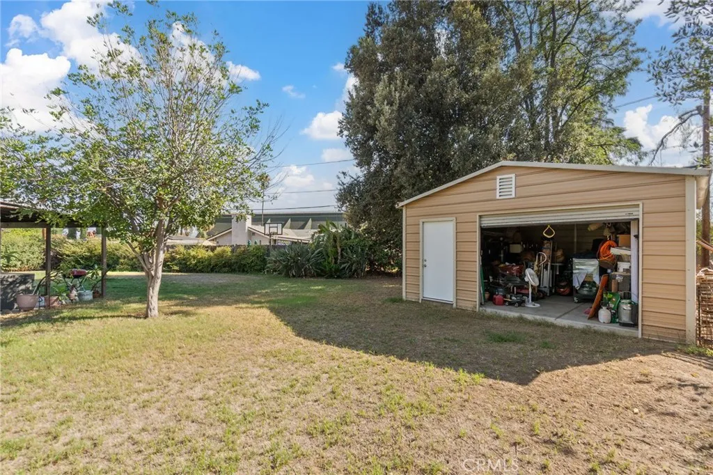 530 N Sycamore, Rialto, California 92376 home-pic-25