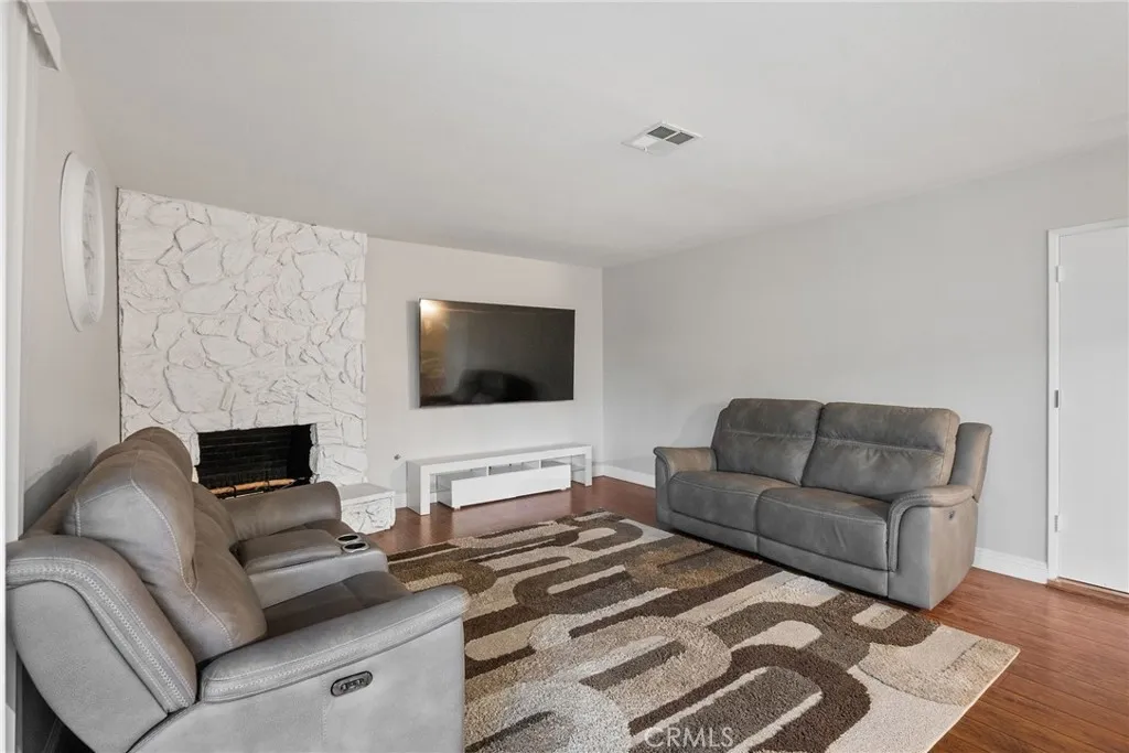 530 N Sycamore, Rialto, California 92376 home-pic-20