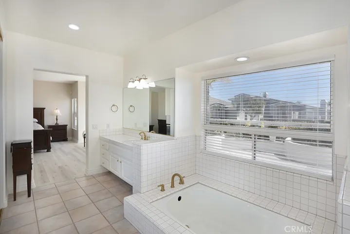 Primary en suite bath with sunken tub