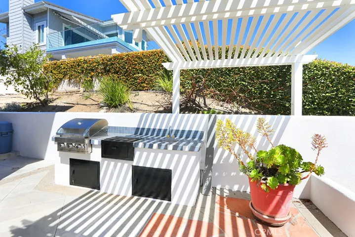 Built in grill with sink