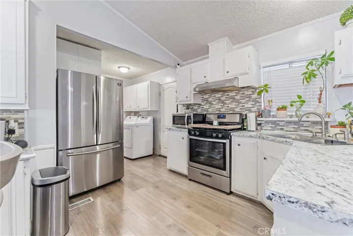 5711 Columbia Way 137, Quartz Hill, California 93536