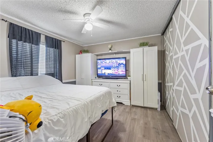 5711 Columbia Way 137, Quartz Hill, California 93536