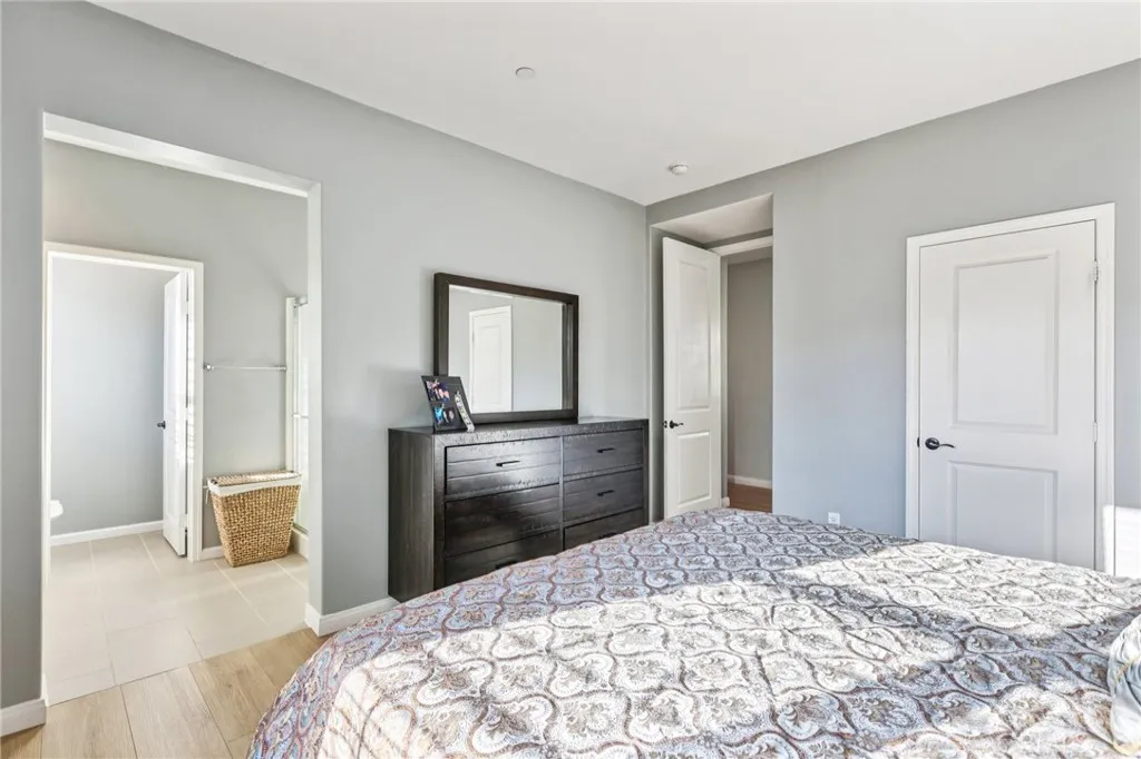 21982 Moveo Drive, Saugus, California 91350 home-pic-31