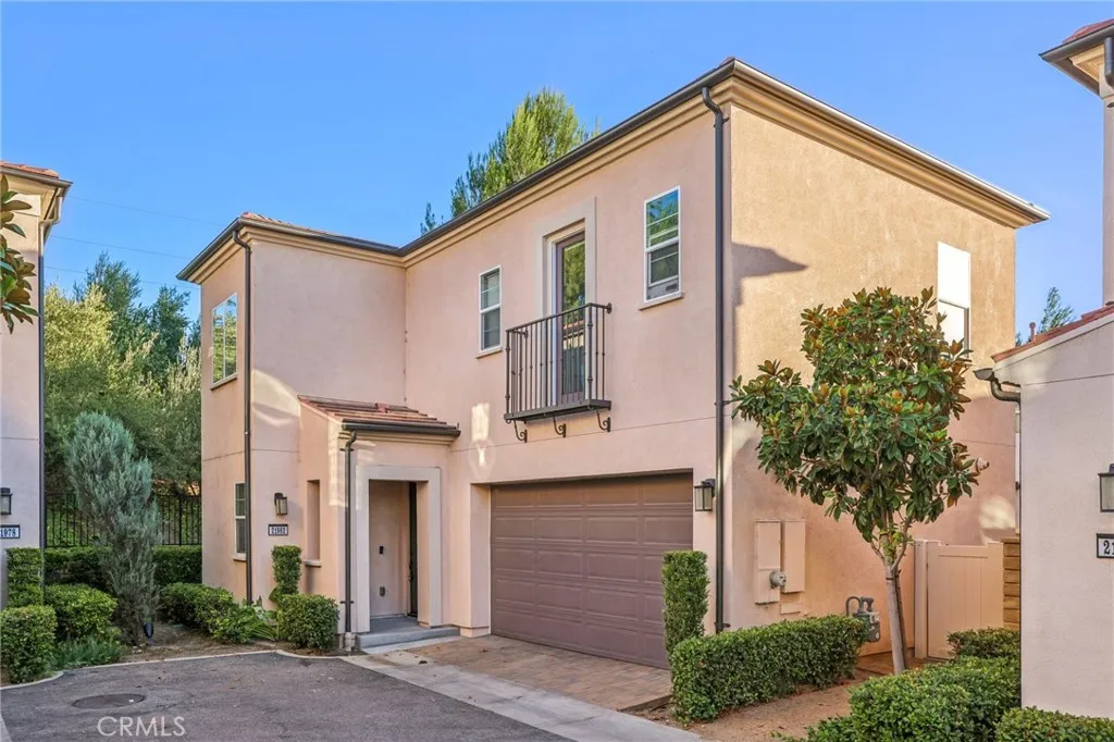 21982 Moveo Drive, Saugus, California 91350 home-pic-1