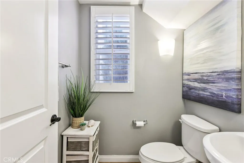 21982 Moveo Drive, Saugus, California 91350 home-pic-22