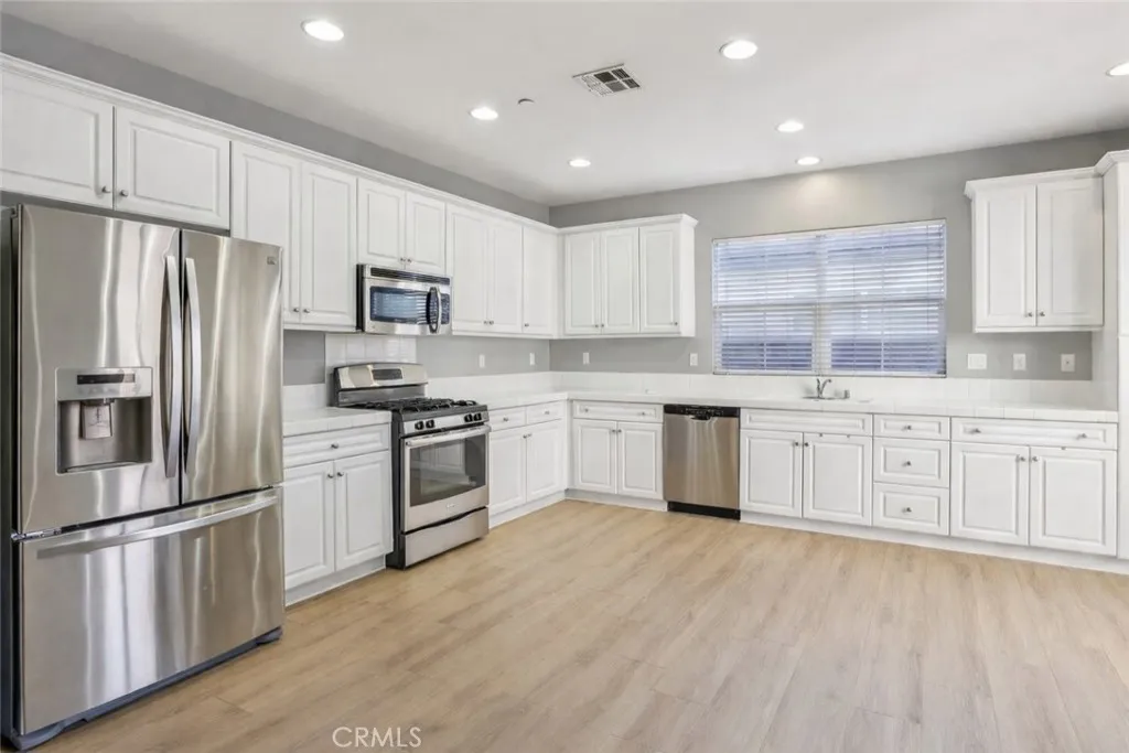 21982 Moveo Drive, Saugus, California 91350 home-pic-10