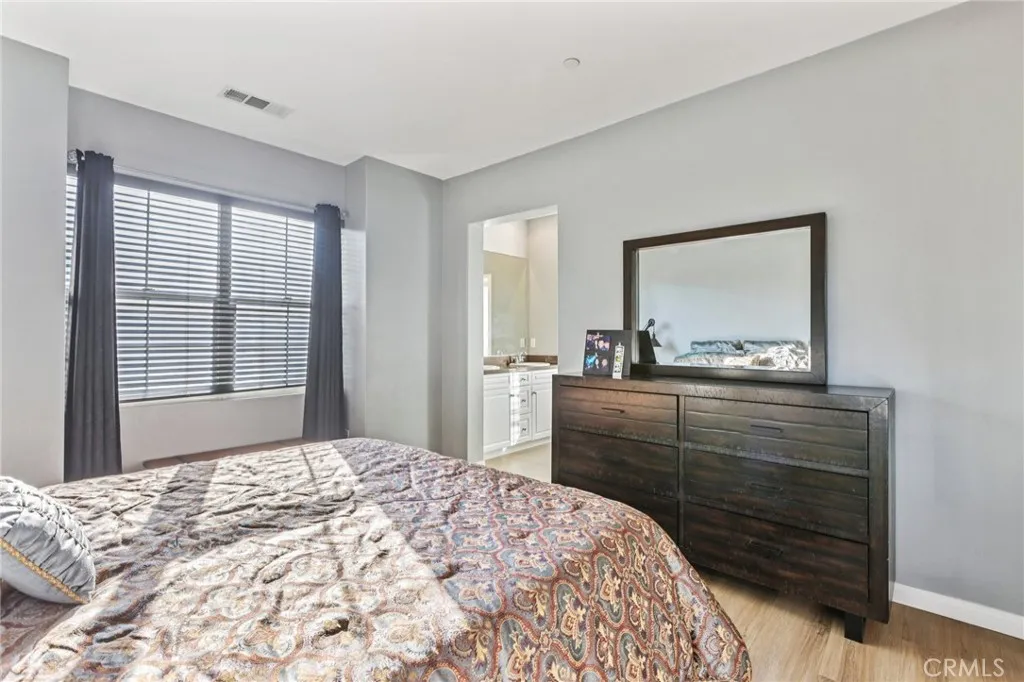 21982 Moveo Drive, Saugus, California 91350 home-pic-27