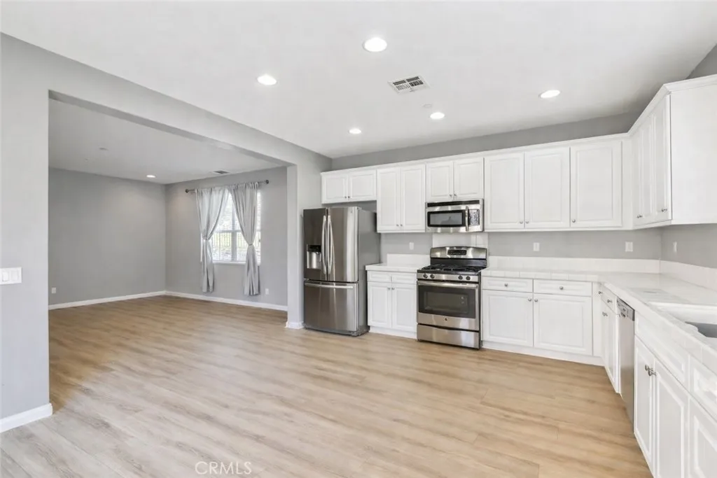 21982 Moveo Drive, Saugus, California 91350 home-pic-14