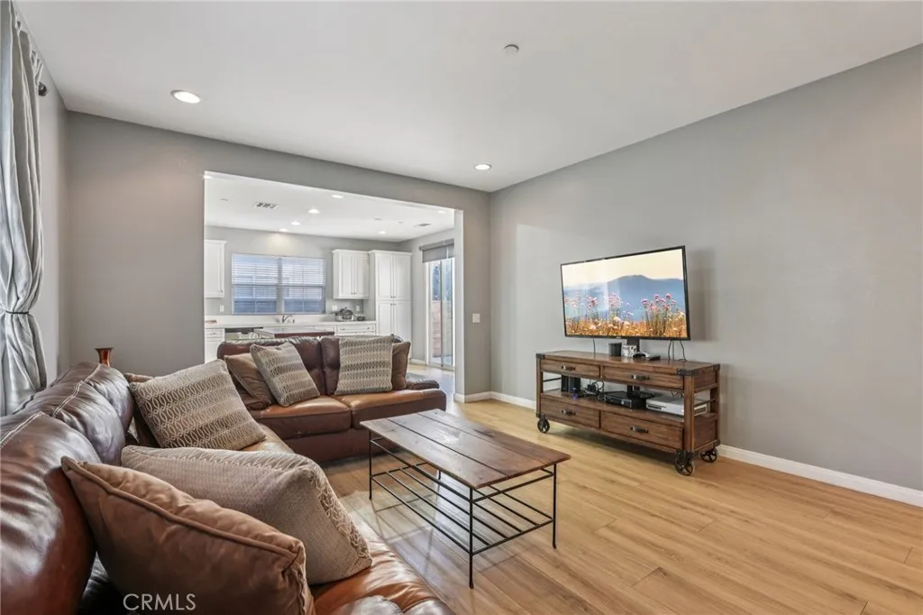 21982 Moveo Drive, Saugus, California 91350 home-pic-8