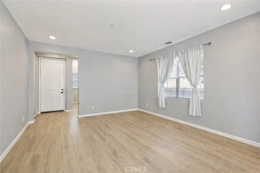 21982 Moveo Drive, Saugus, California 91350 home-pic-20