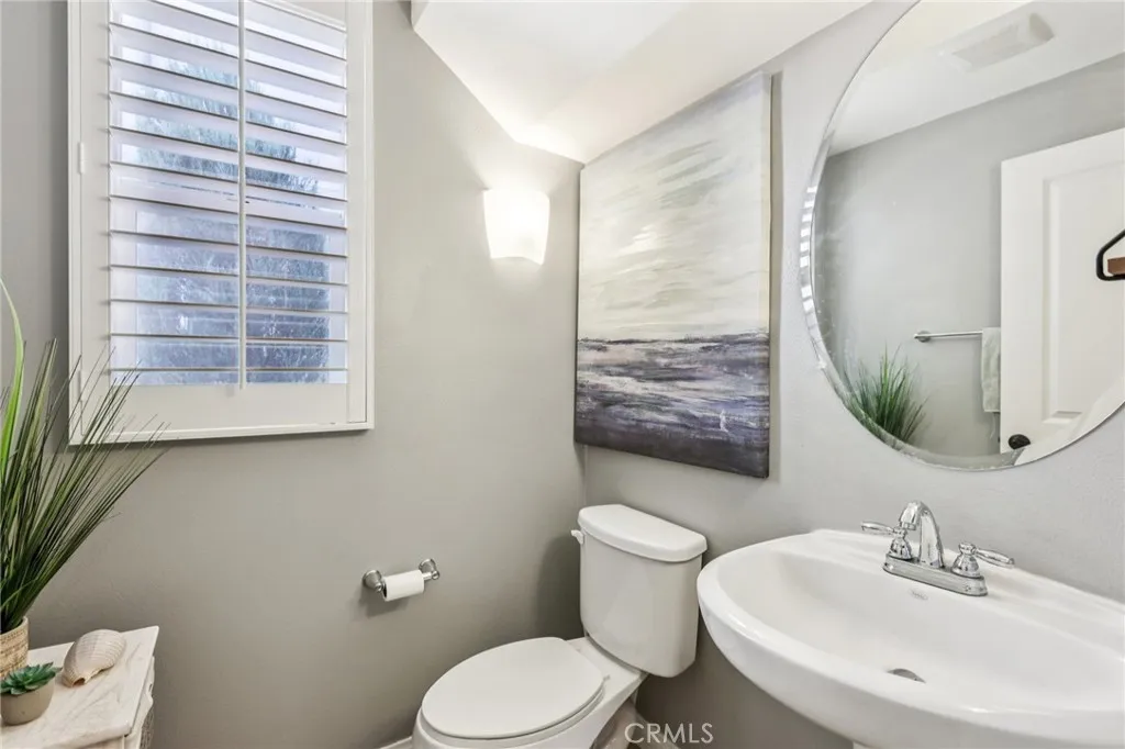 21982 Moveo Drive, Saugus, California 91350 home-pic-21