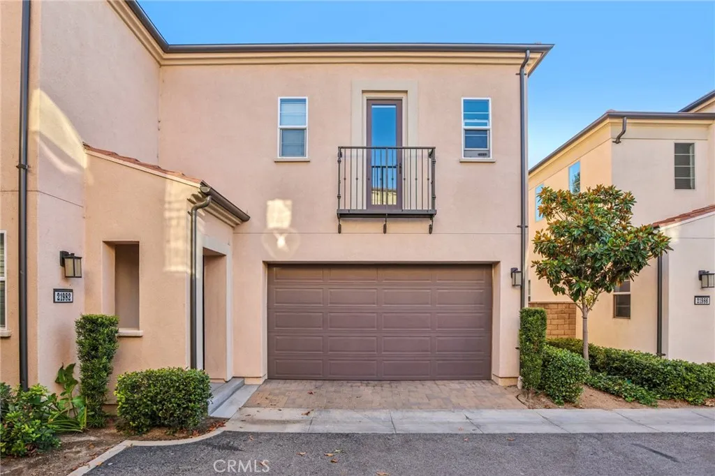 21982 Moveo Drive, Saugus, California 91350 home-pic-2