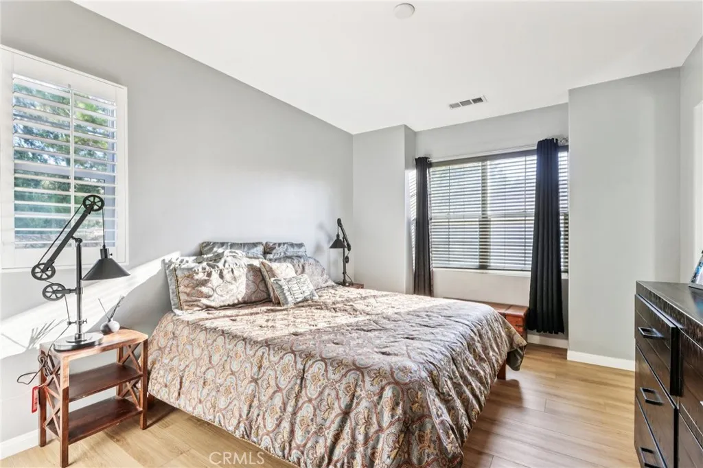 21982 Moveo Drive, Saugus, California 91350 home-pic-23